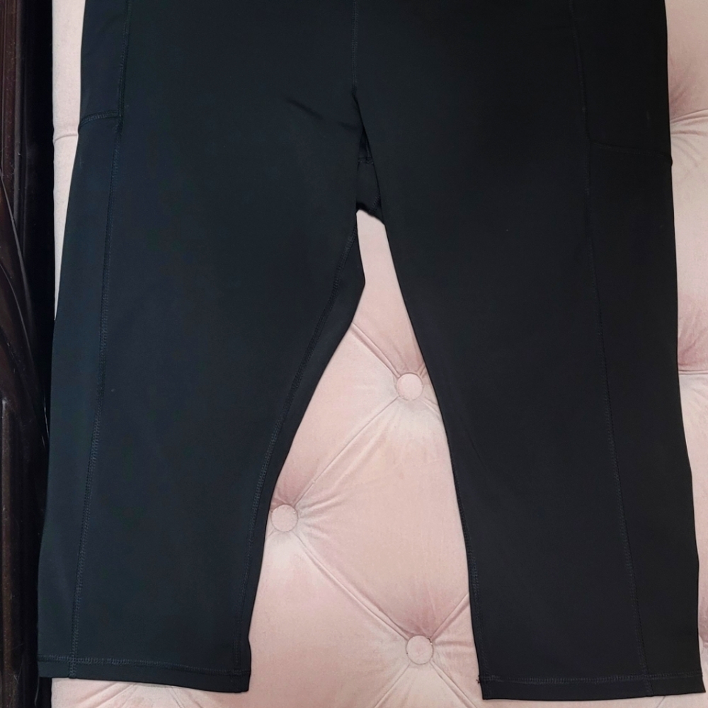 Avia Capri Black Leggings